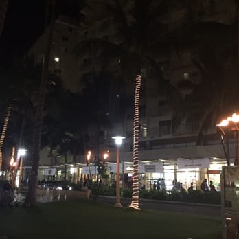 Yard House - Outside - New American Near Me - Honolulu, Hawaii