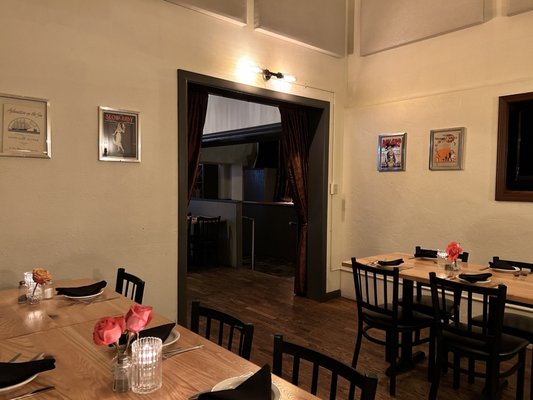 O.H.M.S. Cafe & Bar by null