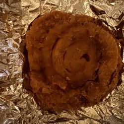 Vickys Famous Biscuit & Chicken - Cinnamon roll