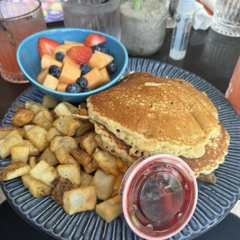 Wilde On The Porch - Miami Special - Lounges Near Me - Miami Beach, Florida