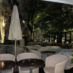 Tao's - Terrasse by night & rain