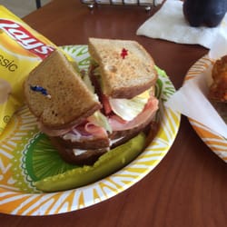 Elizabeth's Ice Cream and Deli - Carolina Club tasted great and filled me up!