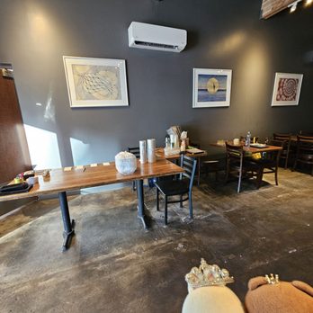 Phuket Thai Café - Inside - Thai Near Me - Honolulu, Hawaii