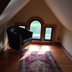 The Burford House Inn - A cozy reading nook overlooking the park