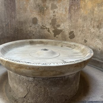 Pompeii Ruins - Fountain in bathhouse - Landmarks & Historical Buildings Near Me - Pompei, NA