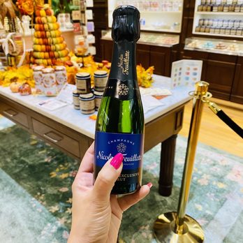 Lady Yum - Raspberry Chardonnay with champagne! It's a must! - Desserts Near Me - Bellevue, Washington Lady Yum - Raspberry Chardonnay with champagne! It's a must! - Desserts Near Me - Bellevue, Washington
