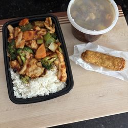 Hunan Chicken Combination with steamed rice and a pork egg roll w/ a pint of Hot & Sour soup.