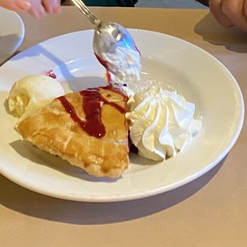 Tarpy's Roadhouse - Gizdich Ranch Berry Pie - New American Near Me - Monterey, California