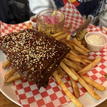 Donnies Bistro - Bistros Near Me - Rossland, British Columbia