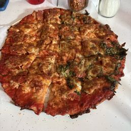 Pepperoni, sausage and spinach. CASH ONLY. If you forget, go across the street to the dollar tree. They do C/B up to $50. Pepperoni, sausage and spinach. CASH ONLY. If you forget, go across the street to the dollar tree. They do C/B up to $50.