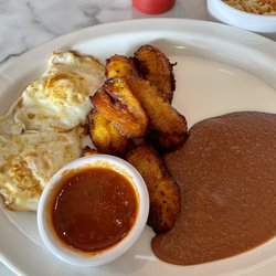 El Gustito Pupuseria y Restaurant - Egg, beans and fried plantains