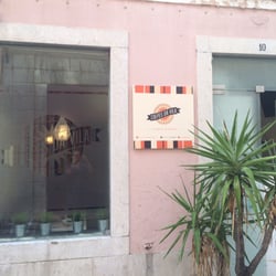 Crepes Da Vila - Side entrance