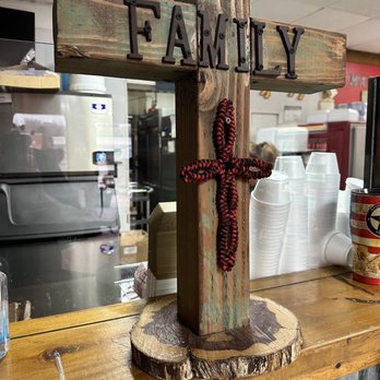 Massey’s BBQ - a cross on a table - Barbeque Near Me - Alvarado, Texas Massey’s BBQ - a cross on a table - Barbeque Near Me - Alvarado, Texas