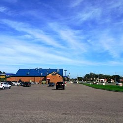 Bear’s 105 Diner - Bear's massive parking lot