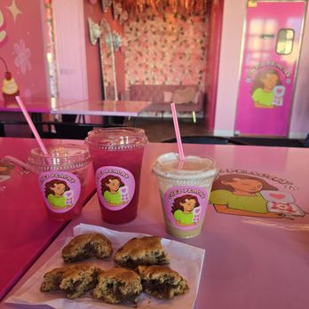 Chez Peachy - Pixy pear lemonade chocolate chip cookie filled with Nutella and basic babe vanilla ice coffee - Custom Cakes Near Me - Tucson, Arizona Chez Peachy - Pixy pear lemonade chocolate chip cookie filled with Nutella and basic babe vanilla ice coffee - Custom Cakes Near Me - Tucson, Arizona