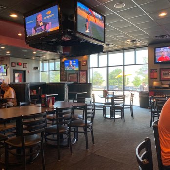 Louie's Grill and Bar - Dining rooom - American Near Me - Broken Arrow, Oklahoma Louie's Grill and Bar - Dining rooom - American Near Me - Broken Arrow, Oklahoma