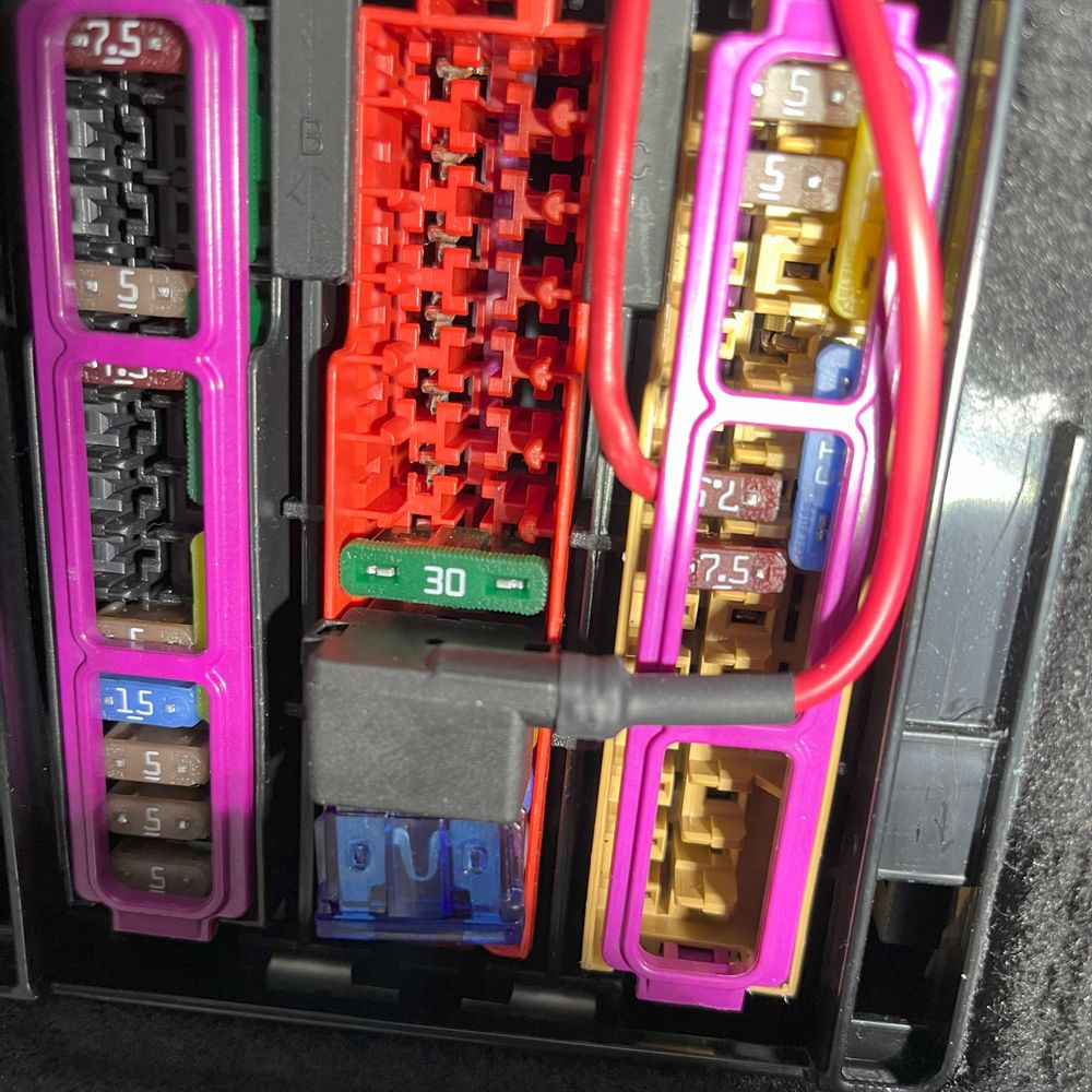 This is the fuse I instaled with the dark gray holder and now the parking mode works great. This is the fuse I instaled with the dark gray holder and now the parking mode works great.
