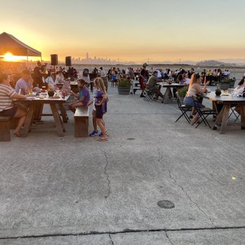Faction Brewing - Outdoor seating - Breweries Near Me - Alameda, California