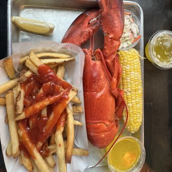 Yankee Lobster - 11/4 1.25lb Lobster Dinner - Seafood Markets Near Me - Boston, Massachusetts