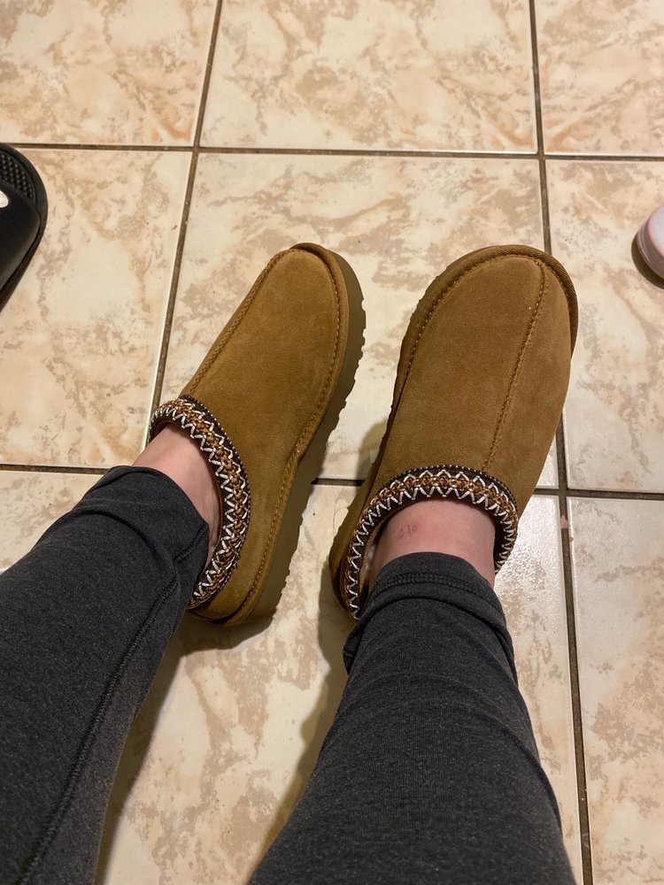 JOURNEYS SHOES 2105 Willowbrook Mall, Wayne, New Jersey Shoe Stores