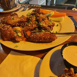Beavercreek Saloon & Kissin Kate's Cafe - Our favorite wings!! Look at size of wings