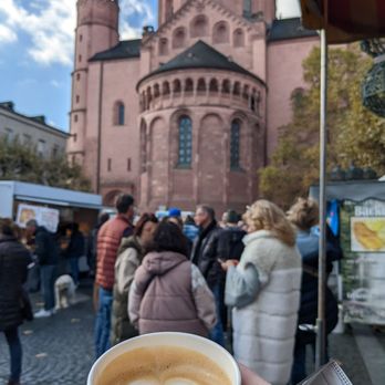Wochenmarkt am Dom - Cappuccino at the Saturday market - Farmers Market Near Me - Mainz, RP Wochenmarkt am Dom - Cappuccino at the Saturday market - Farmers Market Near Me - Mainz, RP