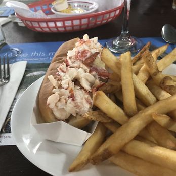 Ruth & Wimpys Restaurant - Lobster roll - Seafood Near Me - Hancock, Maine Ruth & Wimpys Restaurant - Lobster roll - Seafood Near Me - Hancock, Maine