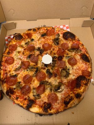 Lucky's Pizza by null