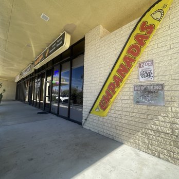 Paste Listos - Hole in the wall, very unassuming entrance but friendly vibes inside don't be mistaken! - Venezuelan Near Me - Palm Springs, California Paste Listos - Hole in the wall, very unassuming entrance but friendly vibes inside don't be mistaken! - Venezuelan Near Me - Palm Springs, California