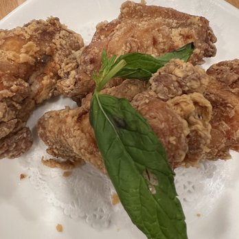 Shi Miao Dao - I got the D1. Original Fried Chicken Wing you guys notice what happened to the green leaf right? - Noodles Near Me - Quincy, Massachusetts