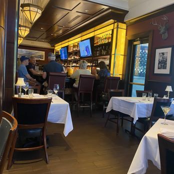 The Capital Grille - Bar area - Steakhouses Near Me - Phoenix, Arizona The Capital Grille - Bar area - Steakhouses Near Me - Phoenix, Arizona