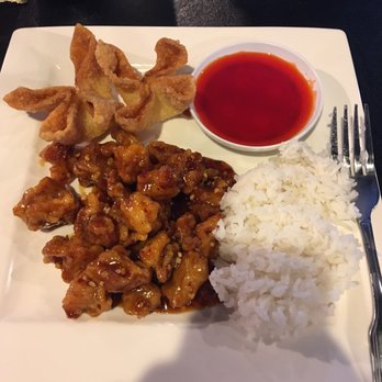 Zen Asian Restaurant - General Tso, Steamed Rice, Crab Rangoon (Lunch Special - Not Pictured: Hot & Sour Soup) - Chinese Near Me - Osage Beach, Missouri