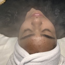 The Beauty House - Steaming to do extractions