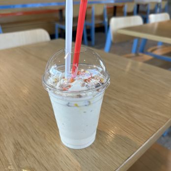 Smashburger - REESE'S PEANUT BUTTER SHAKE - Burgers Near Me - White Plains, New York Smashburger - REESE'S PEANUT BUTTER SHAKE - Burgers Near Me - White Plains, New York