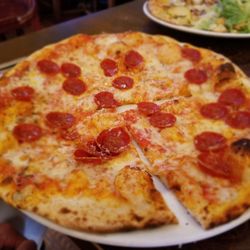 Sette Luna - Pepperoni pizza