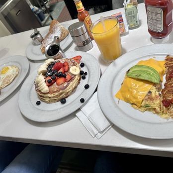 Bea Bea's - Coffee & Tea Near Me - Burbank, California Bea Bea's - Coffee & Tea Near Me - Burbank, California