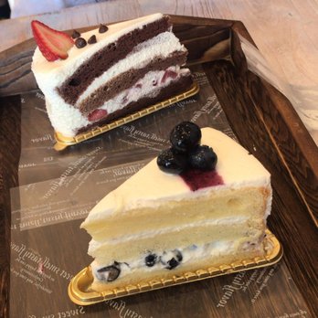 E's Cake Shop - Chocolate fresh cream cake and blueberry fresh cream cake - Custom Cakes Near Me - Brooklyn, New York
