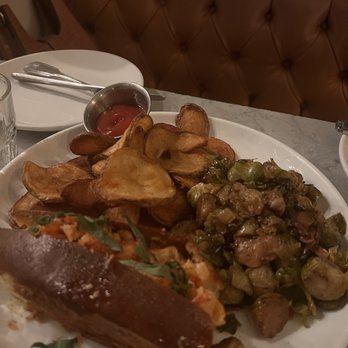 Mignonette - Lobster Roll 10/10 - New American Near Me - Miami, Florida