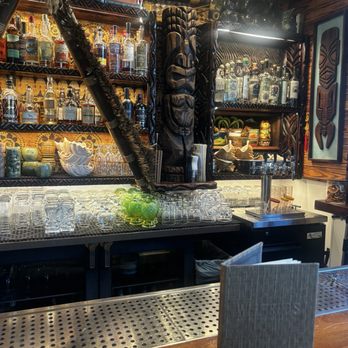 Wilfred's Lounge - Hawaiian Near Me - Napa, California