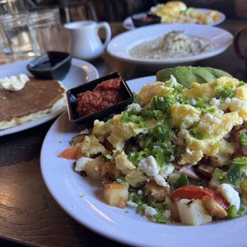The Warming Hut - The kitchen sink, pancakes biscuits, and gravy. - New American Near Me - Mammoth Lakes, California The Warming Hut - The kitchen sink, pancakes biscuits, and gravy. - New American Near Me - Mammoth Lakes, California
