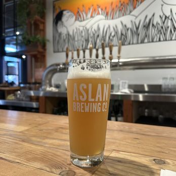 Aslan Brewing - Dawn Patrol. Hazy pale ale 5.4% - Breweries Near Me - Seattle, Washington