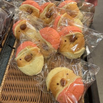 Brug Bakery Lanai @ Ala Moana - Bakeries Near Me - Honolulu, Hawaii