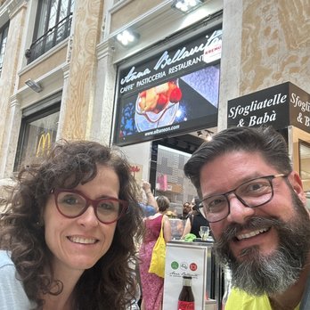 Anna Bellavita - Anna Bellavita- Entrance inside Galleria - Desserts Near Me - Naples, NA