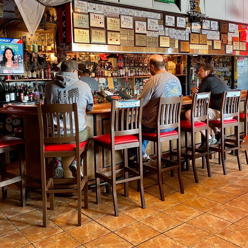 Doe's Eat Place - Friendly staff and comfortable bar - Steakhouses Near Me - Bentonville, Arkansas