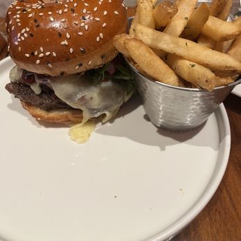 Gordon Ramsay Burger Las Vegas - 24 hour burger - Burgers Near Me - Las Vegas, Nevada