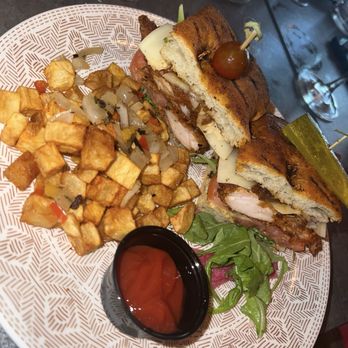 Wilson Hardware Kitchen & Bar - Grilled chicken sandwich - fried chicken substituted - New American Near Me - Arlington, Virginia Wilson Hardware Kitchen & Bar - Grilled chicken sandwich - fried chicken substituted - New American Near Me - Arlington, Virginia