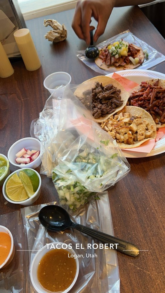 Tacos El Robert Logo