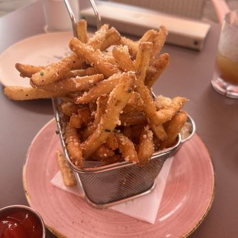 Mai Tai Bar - Truffle fries - Cocktail Bars Near Me - Honolulu, Hawaii