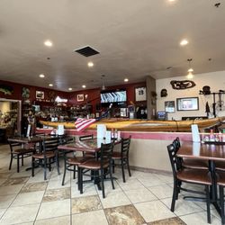 Hot Mama’s Kitchen - Seating and bar