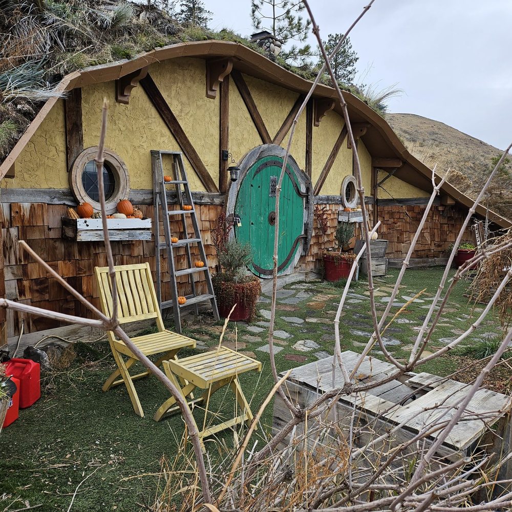 The Hobbit Inn - Adorable hobbit hole - Vacation Rentals Near Me - Orondo, Washington